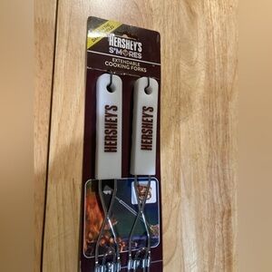 Hershey’s S’mores expendable cooking Forks. 2 pack. Has recipe on the back